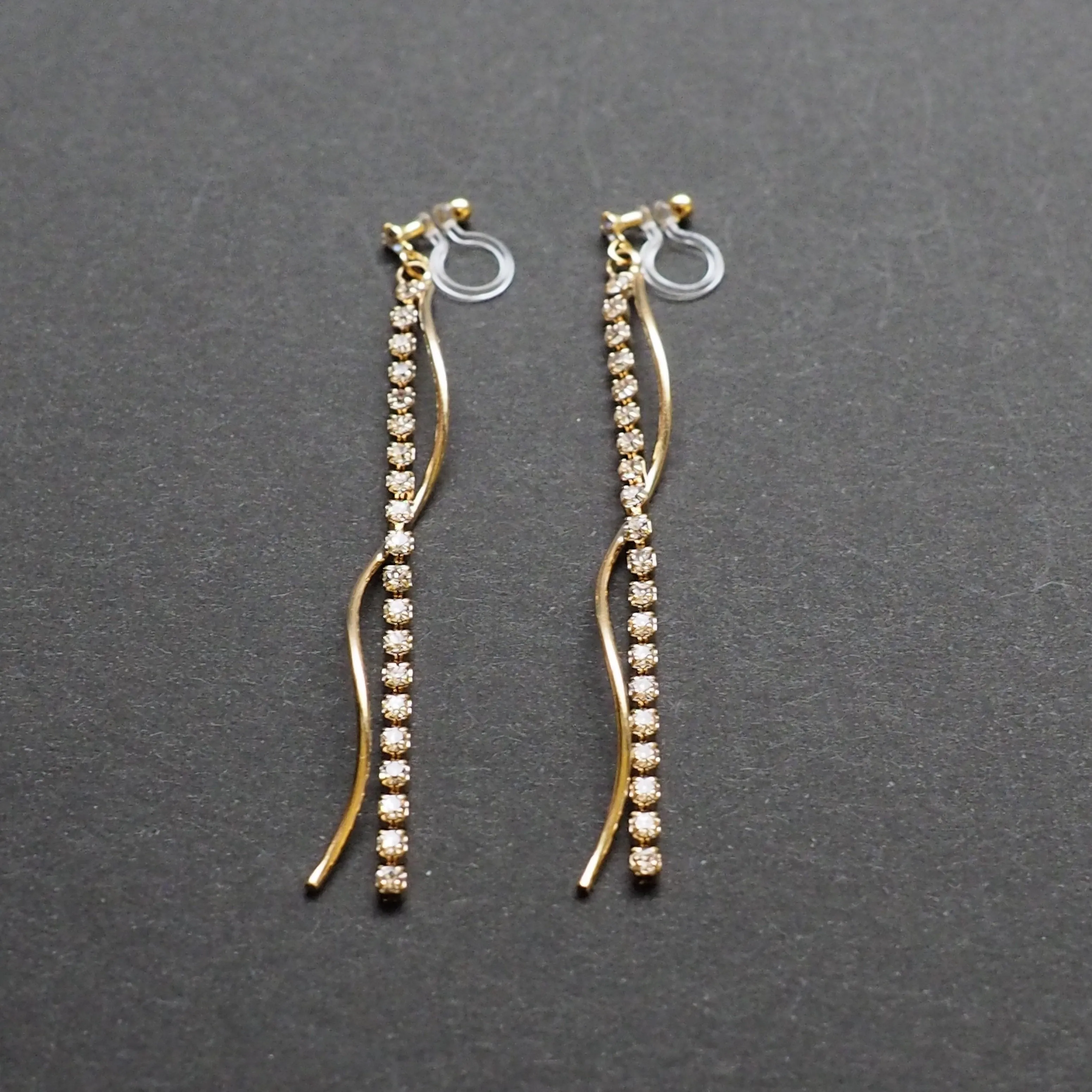 Copy of Dangle rhinestone chain and wave bar invisible clip on earrings ( Gold tone )