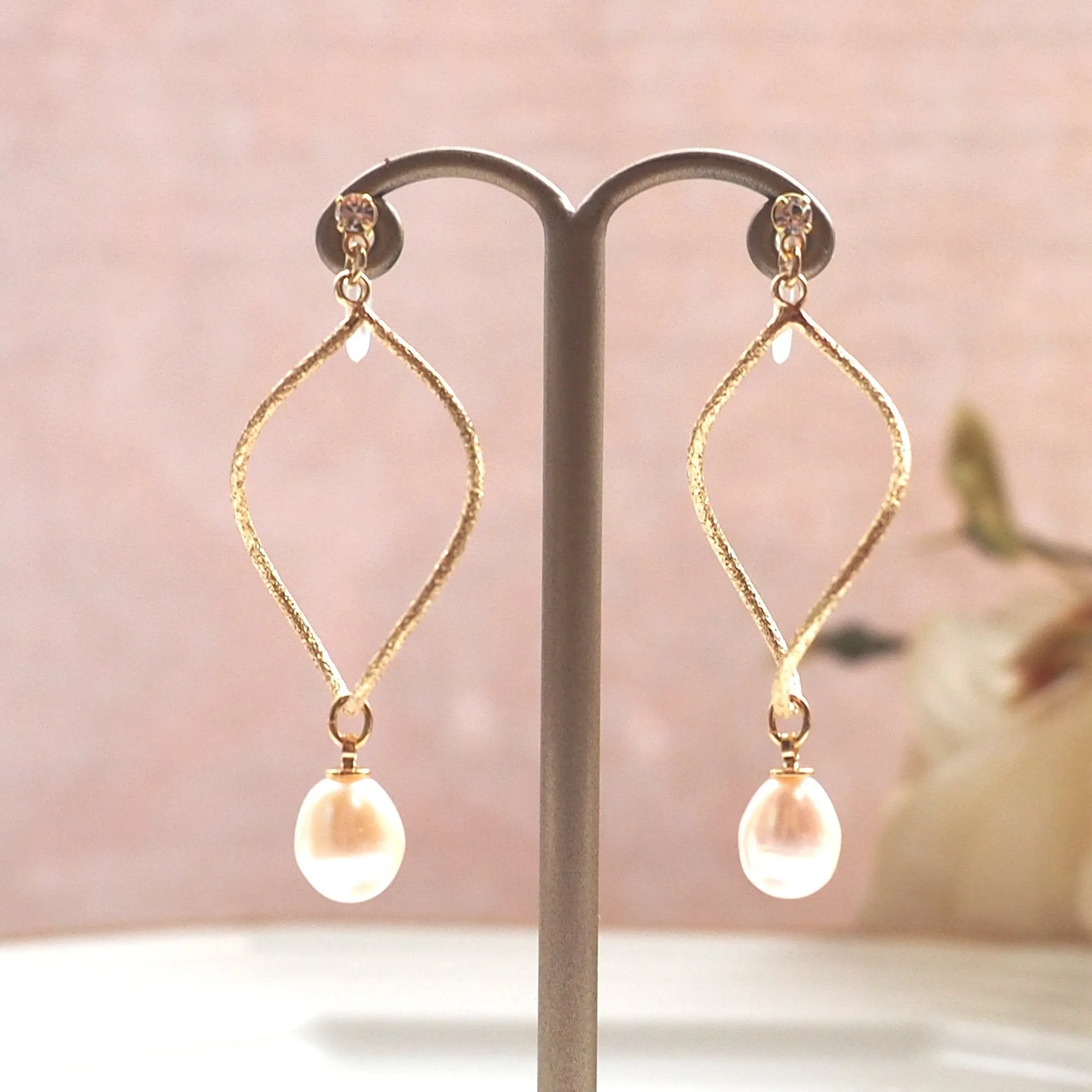 Freshwater pearl invisible clip on hoop earrings