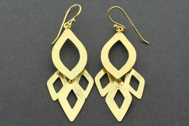 Hakea drop earring - gold plated