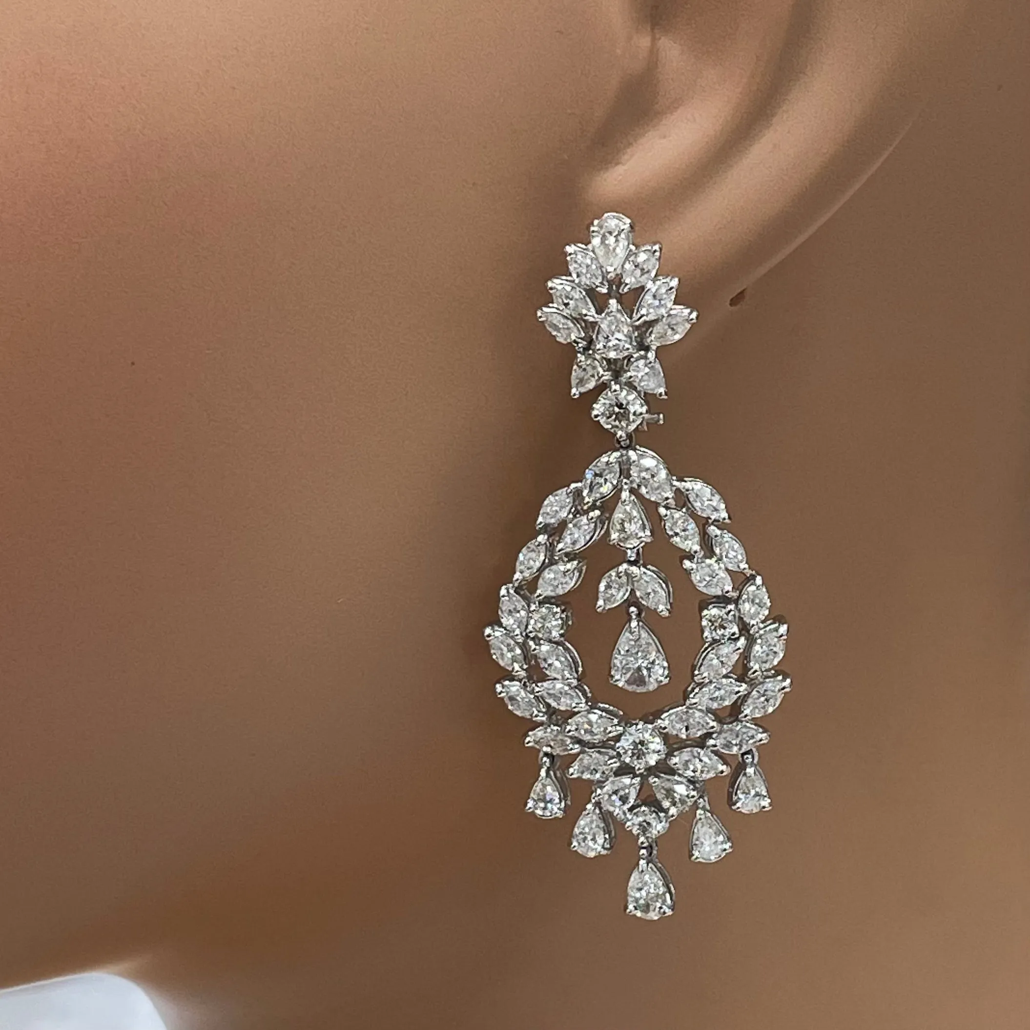 Selin Chandelier Earrings (11.18 ct Diamonds) in White Gold